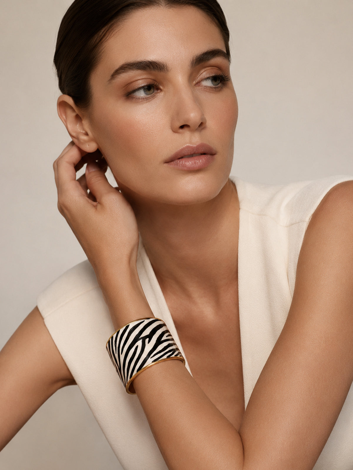 LARGE ICON BANGLE