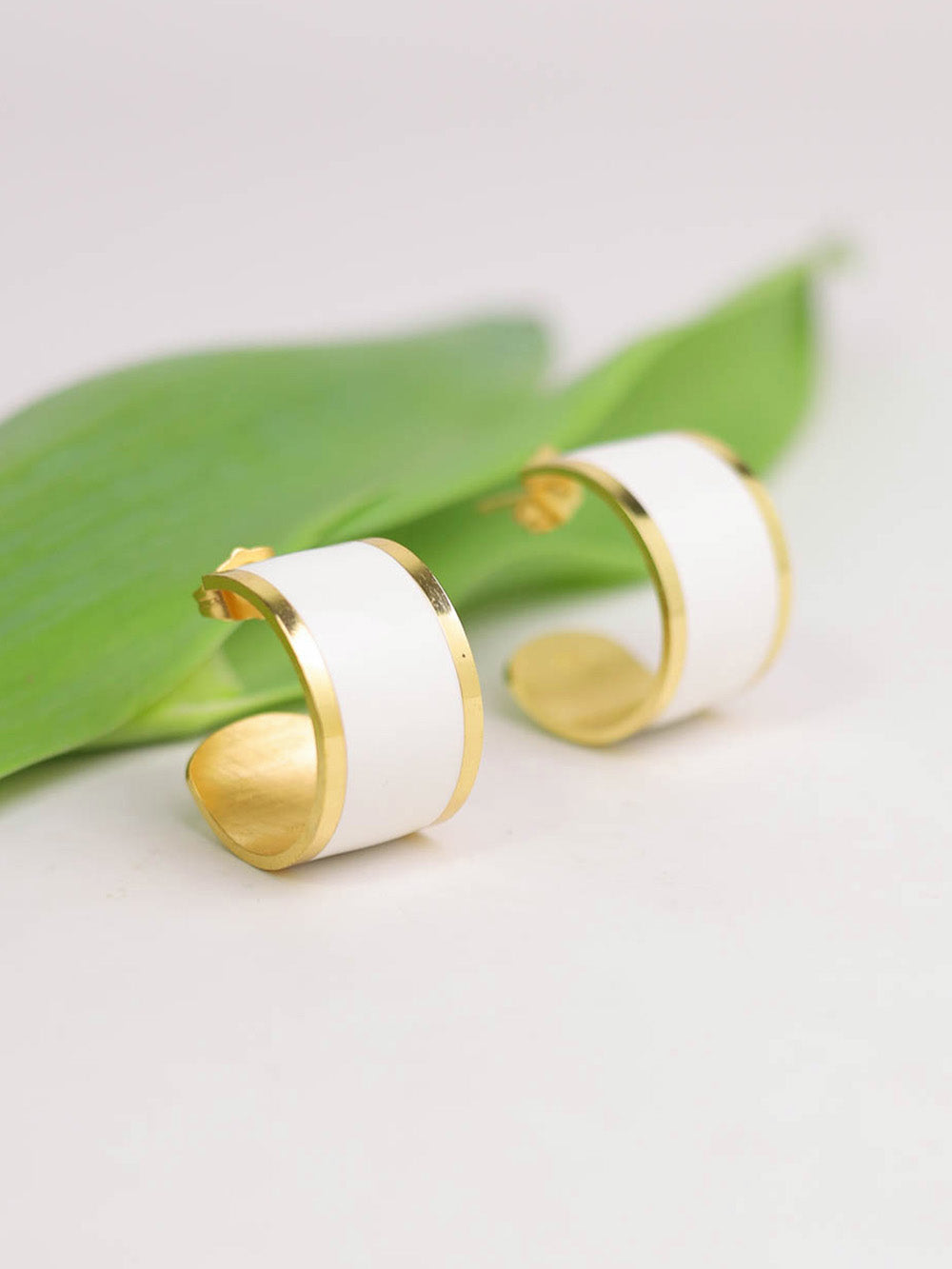 MEDIUM HOOP EARRINGS