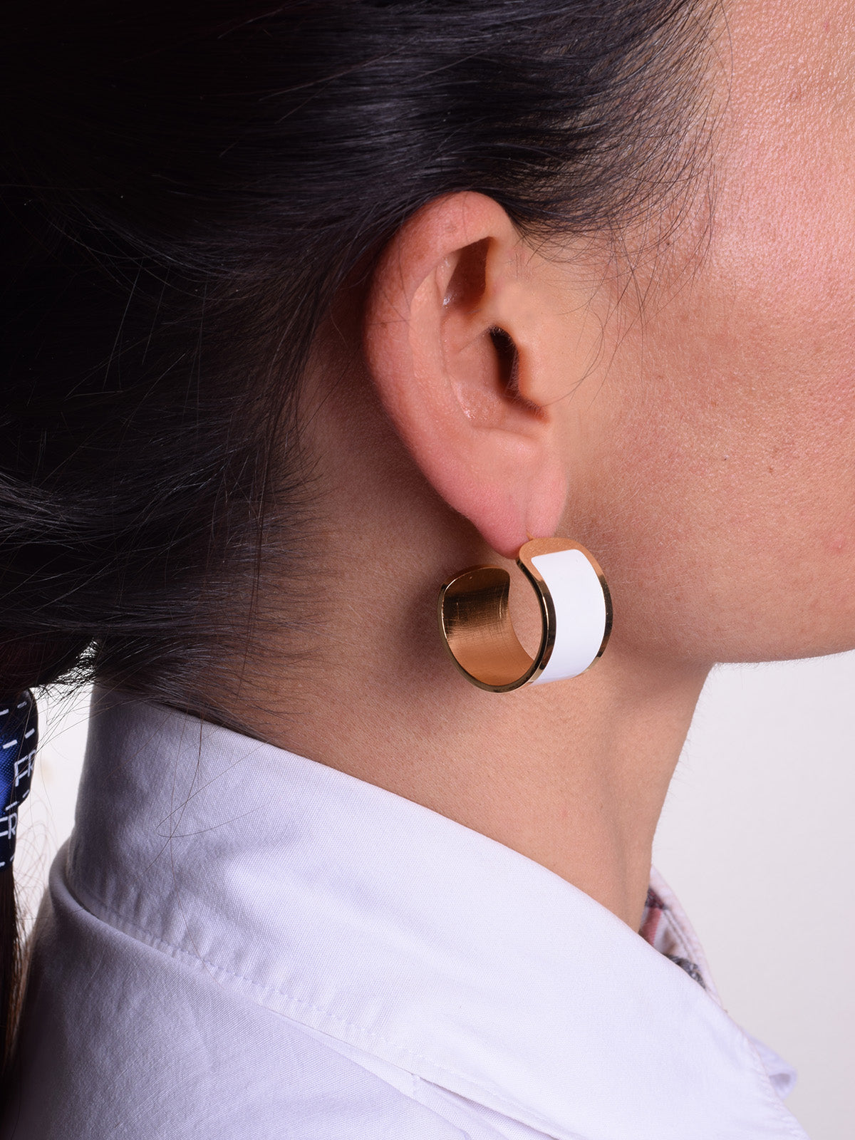 MEDIUM HOOP EARRINGS