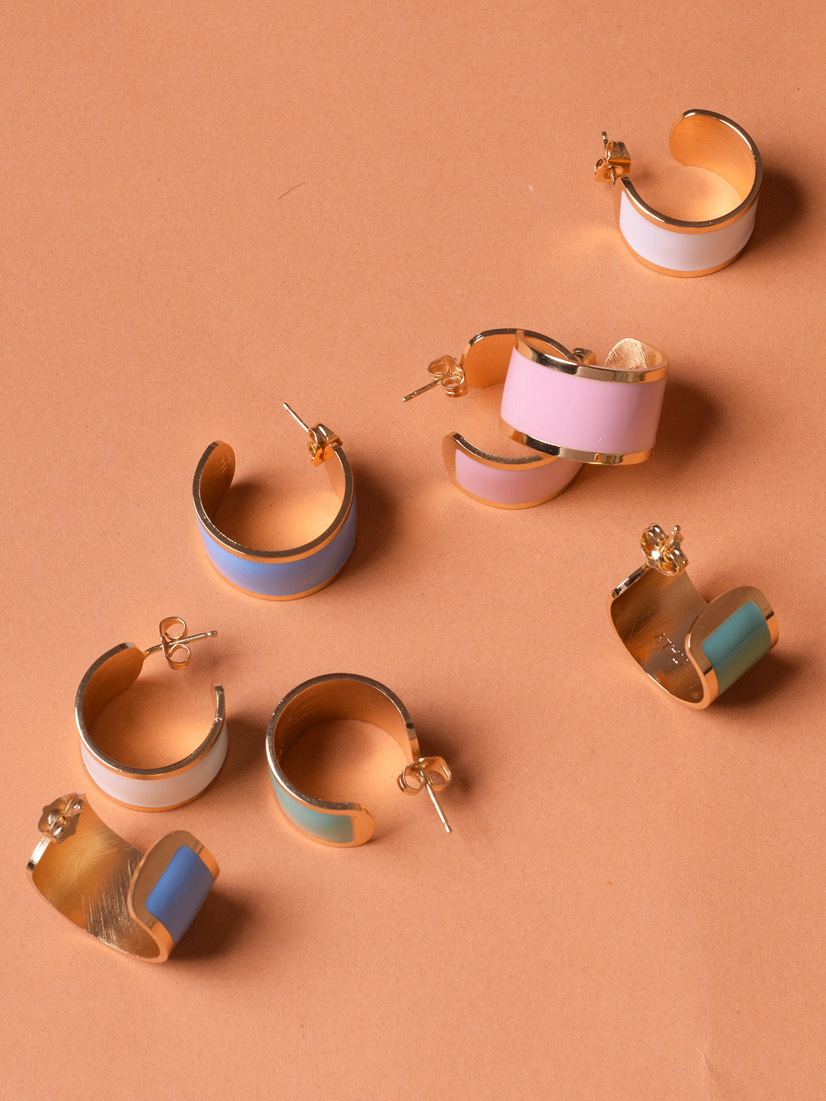 MEDIUM HOOP EARRINGS