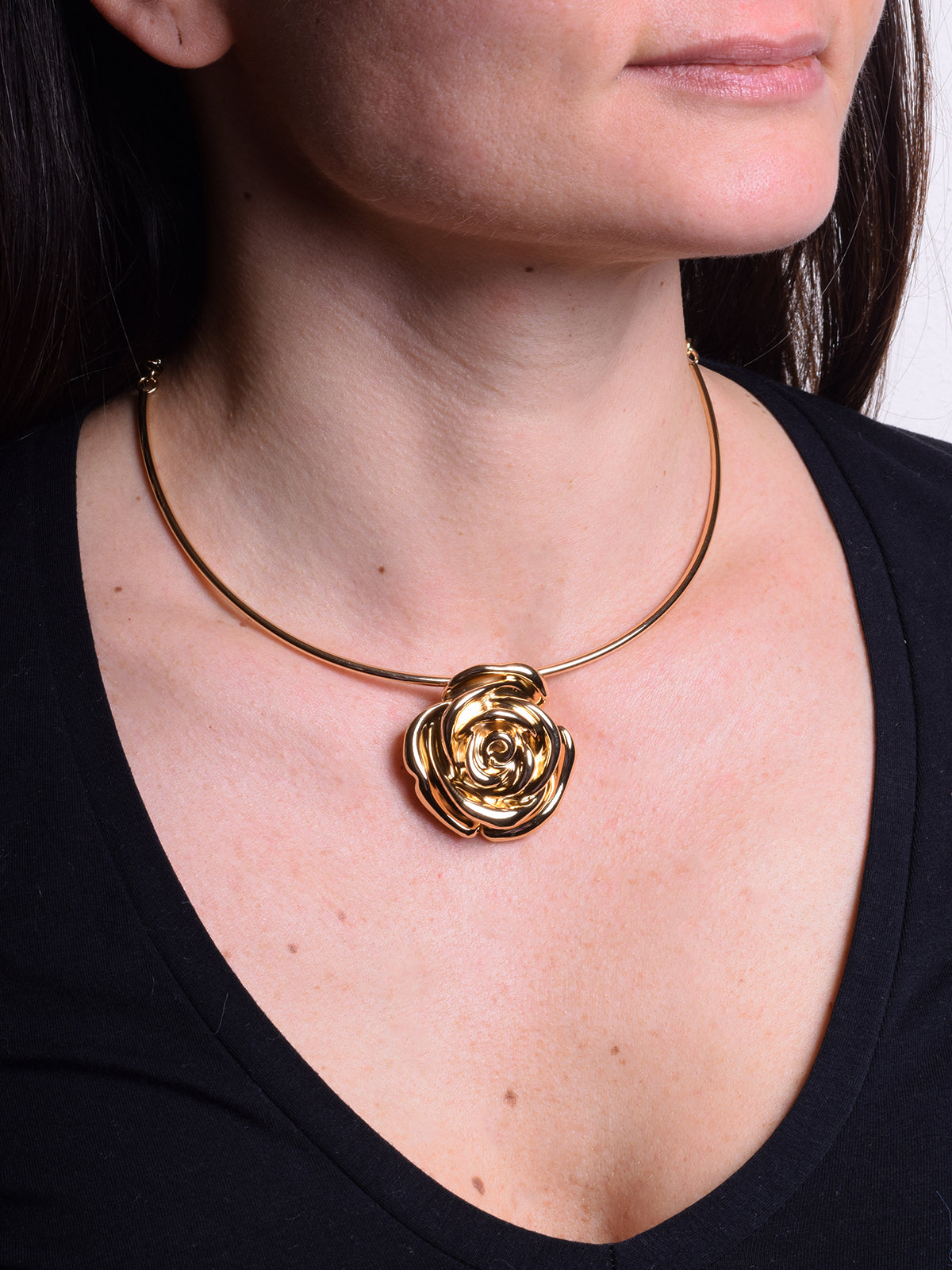 LARGE ROSE NECKLACE
