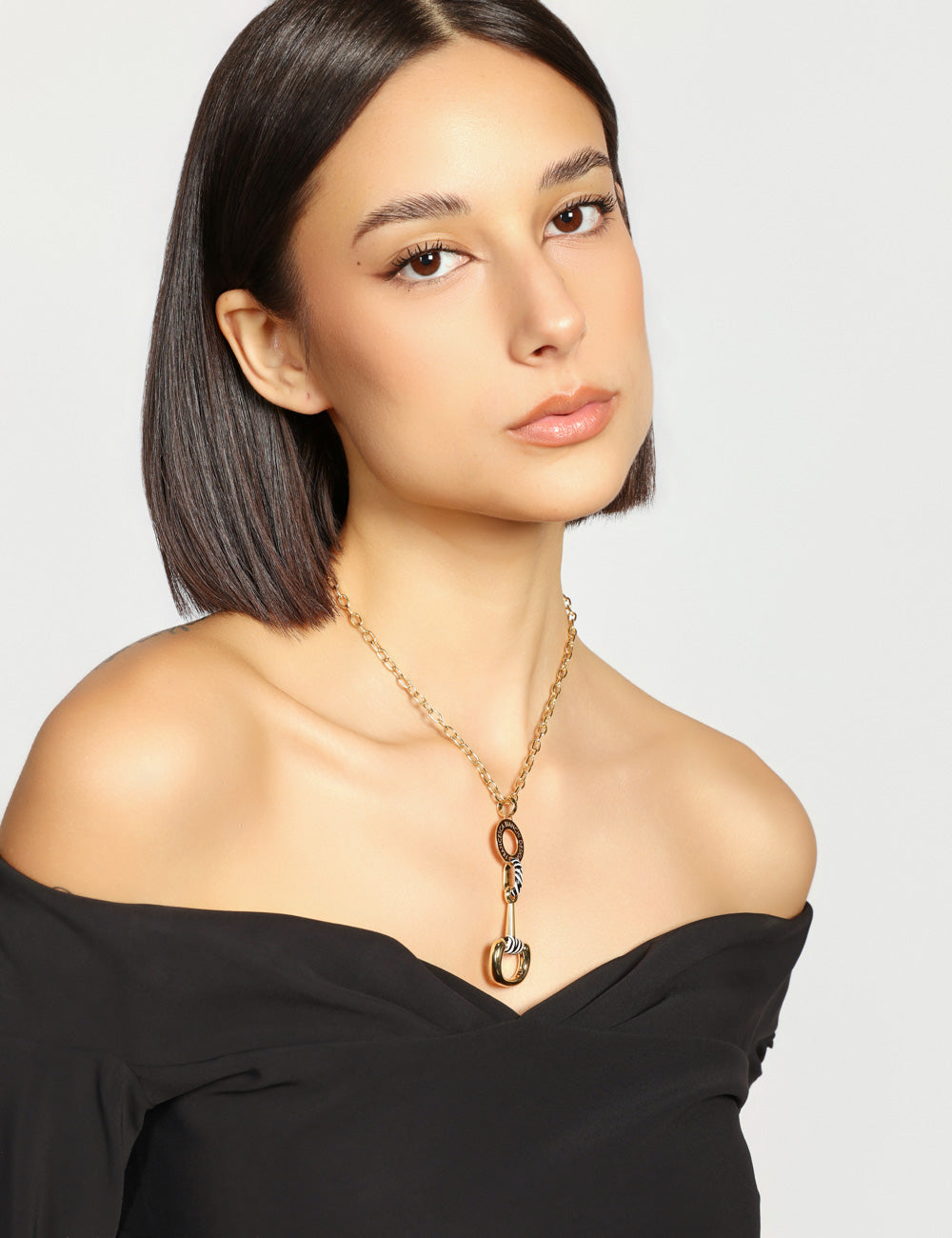 SMALL BRACKET NECKLACE