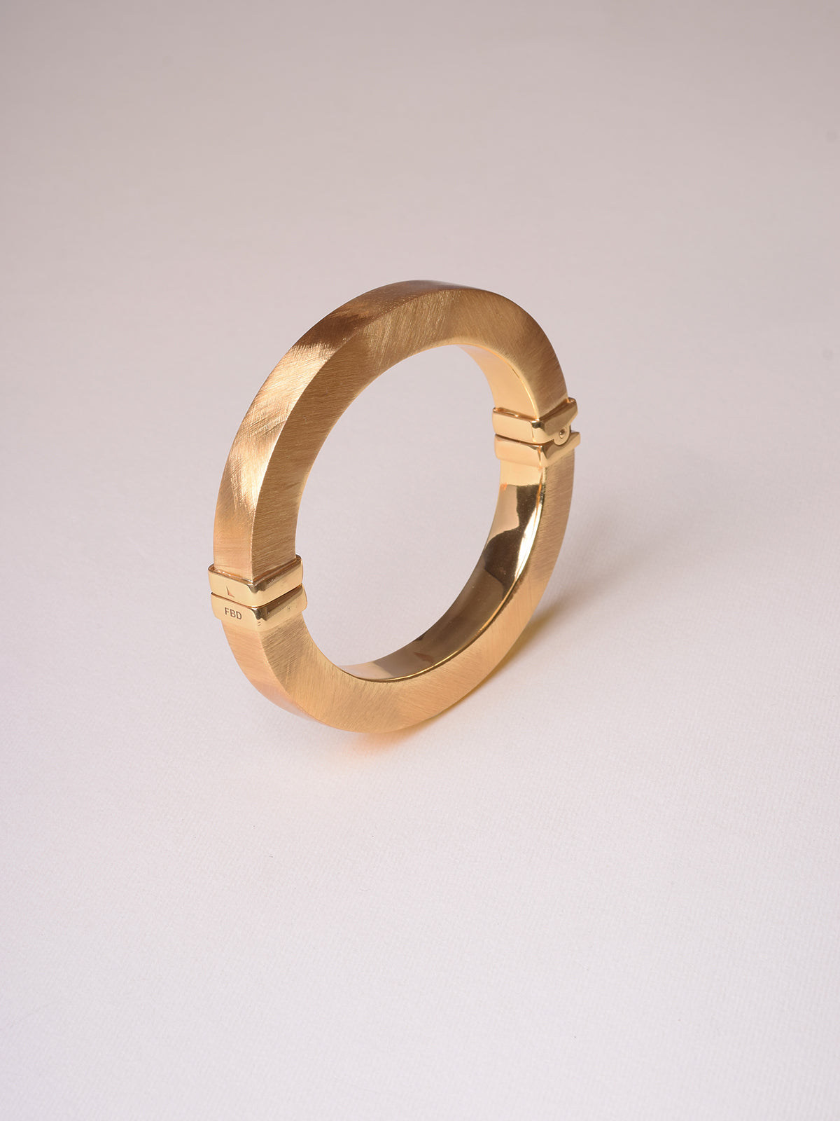 BANGLE OLIVIA