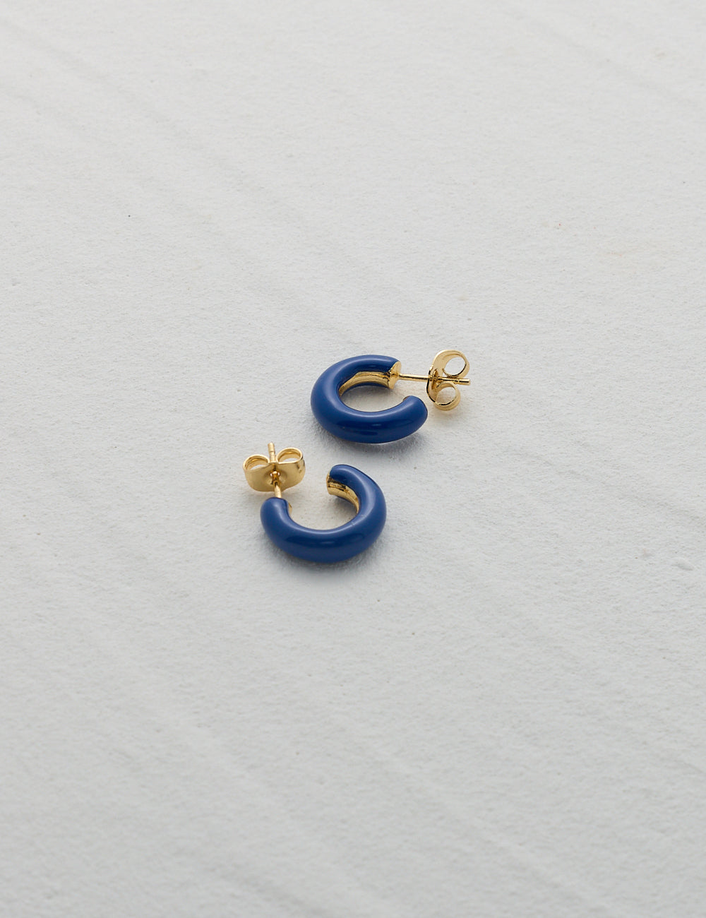 MINI EARRINGS HUGGIE HOOP